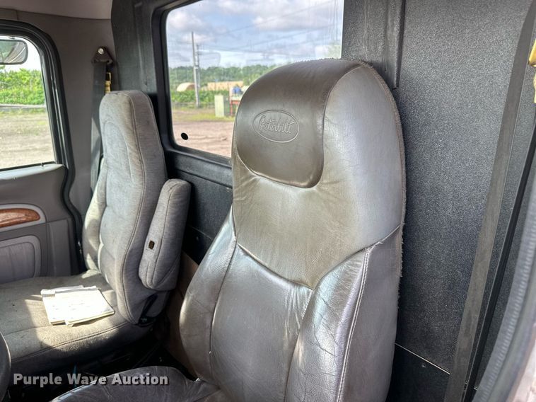 image for item EB2674 2009 Peterbilt 386 semi truck