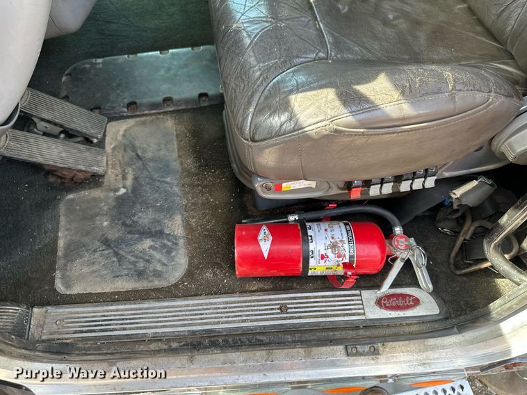 image for item EB2674 2009 Peterbilt 386 semi truck