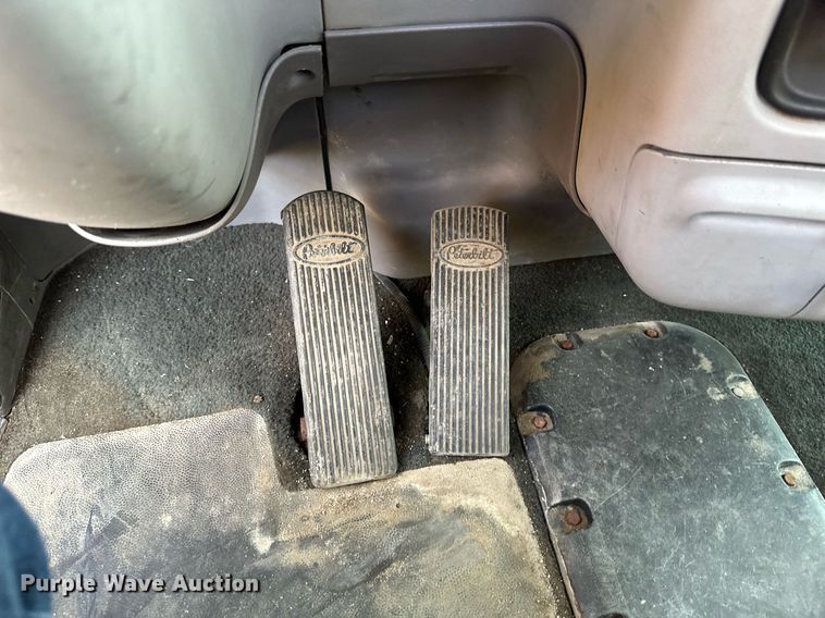 image for item EB2674 2009 Peterbilt 386 semi truck