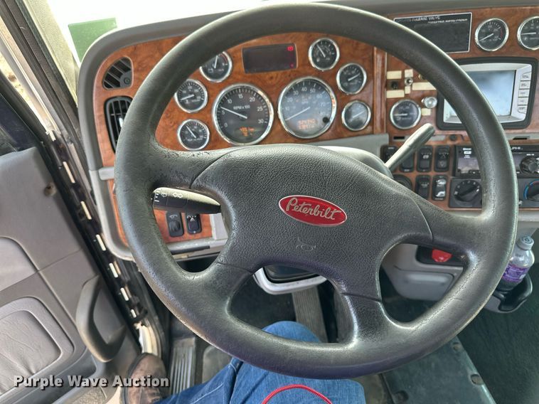 image for item EB2674 2009 Peterbilt 386 semi truck