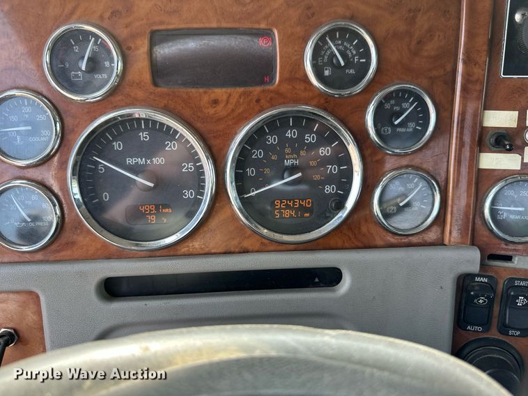 image for item EB2674 2009 Peterbilt 386 semi truck