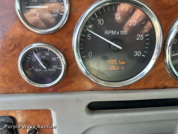 image for item EB2674 2009 Peterbilt 386 semi truck