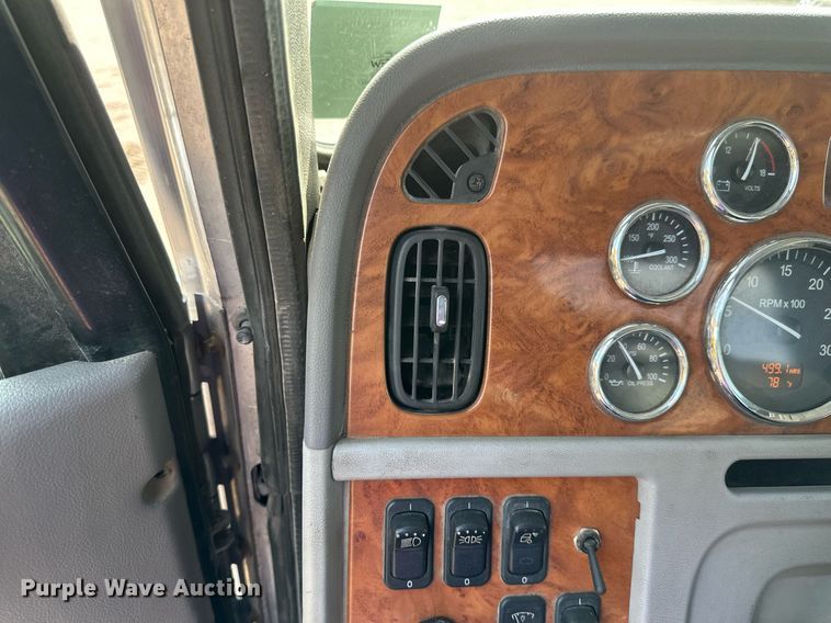 image for item EB2674 2009 Peterbilt 386 semi truck