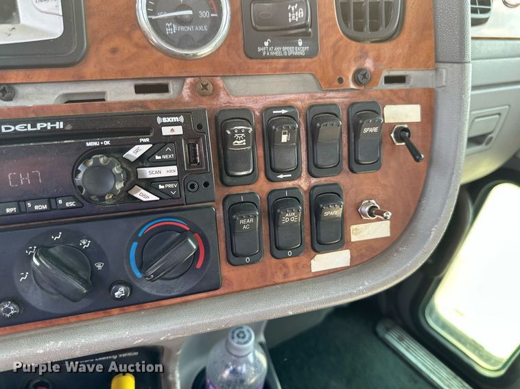 image for item EB2674 2009 Peterbilt 386 semi truck