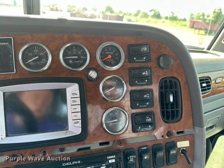 image for item EB2674 2009 Peterbilt 386 semi truck