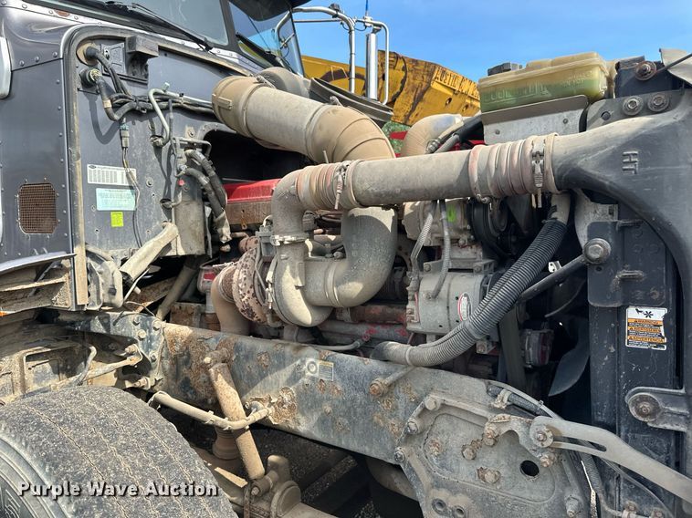 image for item EB2674 2009 Peterbilt 386 semi truck