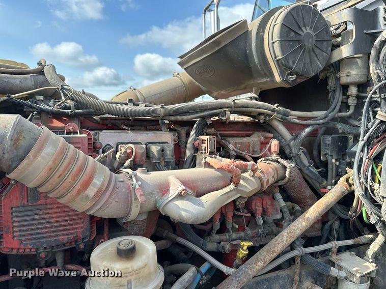 image for item EB2674 2009 Peterbilt 386 semi truck