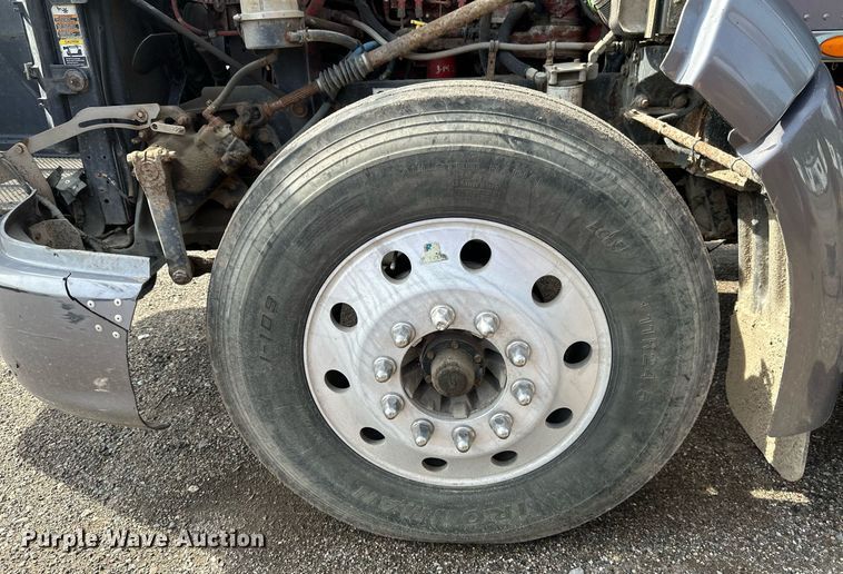 image for item EB2674 2009 Peterbilt 386 semi truck