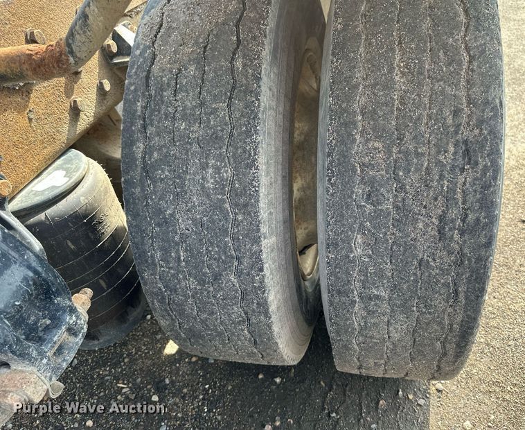 image for item EB2674 2009 Peterbilt 386 semi truck