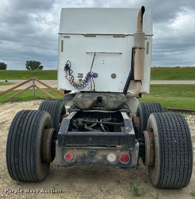 image for item EB2697 2005 International 9400I semi truck