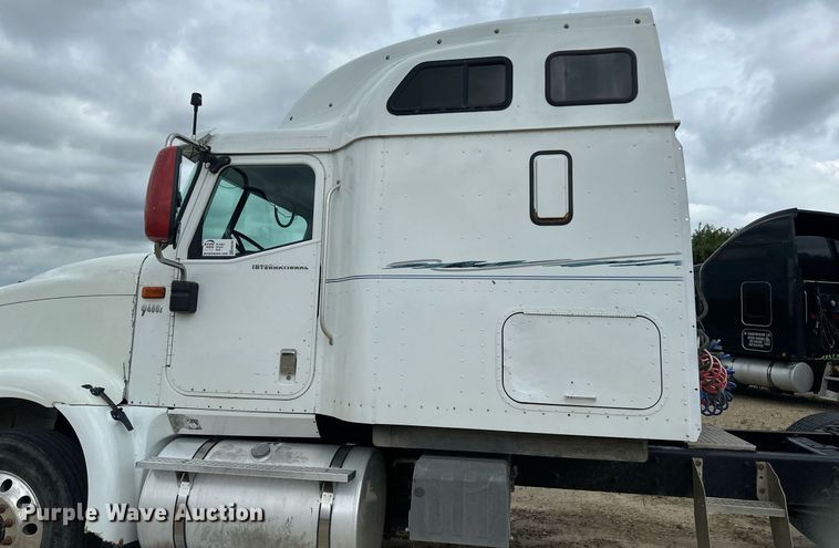 image for item EB2697 2005 International 9400I semi truck
