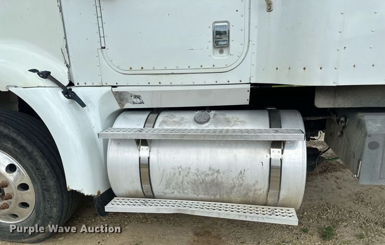 image for item EB2697 2005 International 9400I semi truck