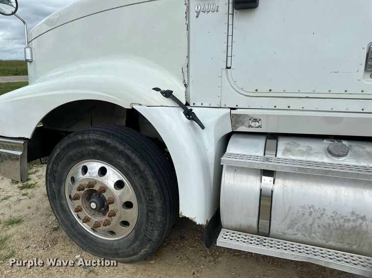 image for item EB2697 2005 International 9400I semi truck