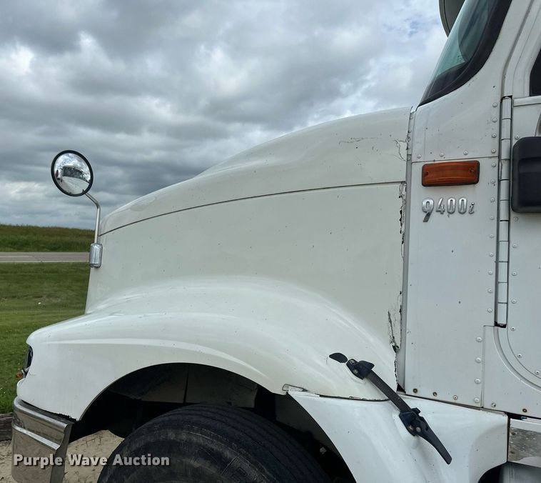 image for item EB2697 2005 International 9400I semi truck