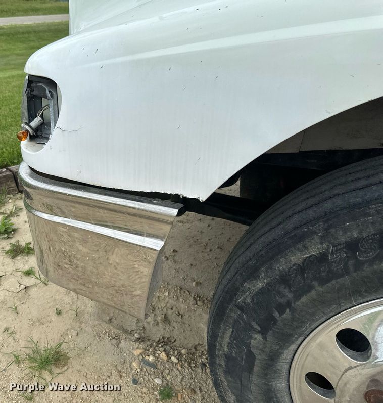 image for item EB2697 2005 International 9400I semi truck