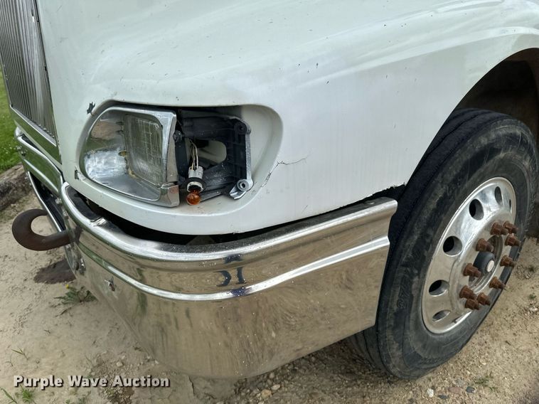 image for item EB2697 2005 International 9400I semi truck