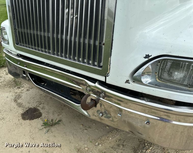 image for item EB2697 2005 International 9400I semi truck