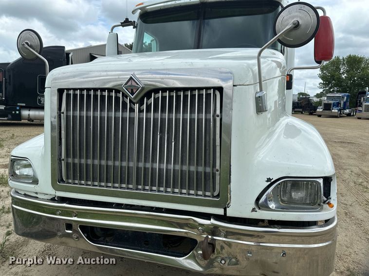 image for item EB2697 2005 International 9400I semi truck