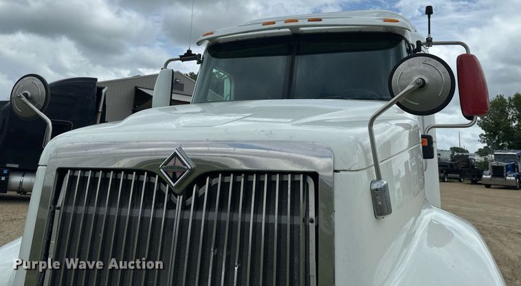 image for item EB2697 2005 International 9400I semi truck