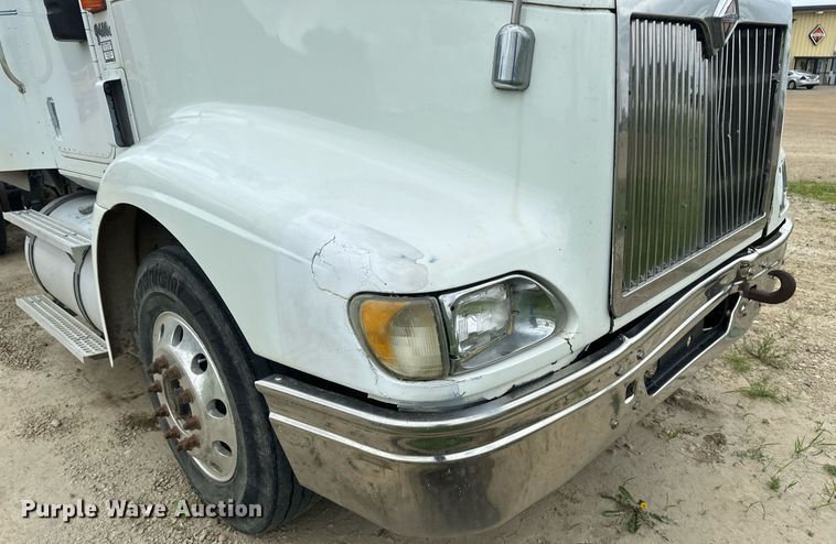 image for item EB2697 2005 International 9400I semi truck