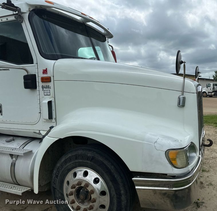 image for item EB2697 2005 International 9400I semi truck