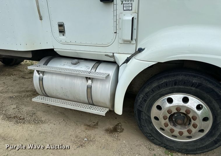 image for item EB2697 2005 International 9400I semi truck