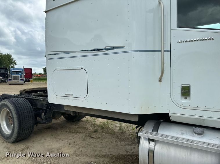 image for item EB2697 2005 International 9400I semi truck