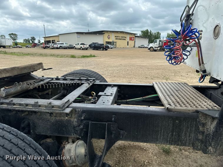 image for item EB2697 2005 International 9400I semi truck