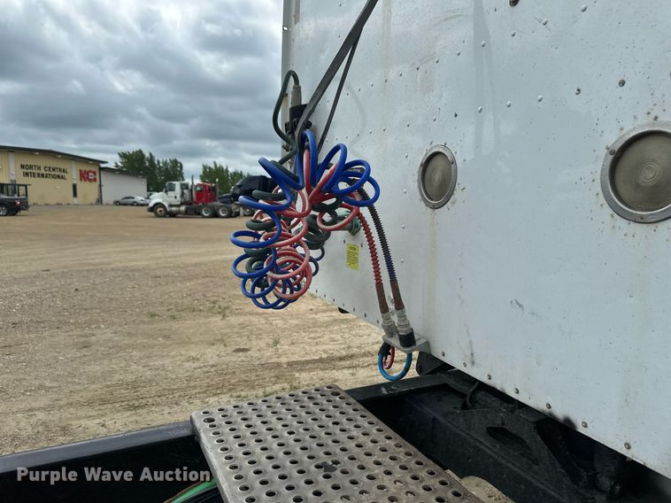 image for item EB2697 2005 International 9400I semi truck