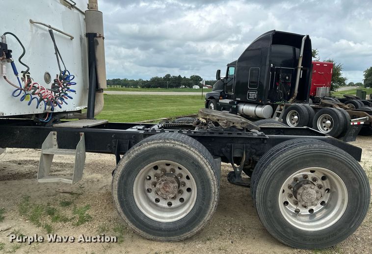 image for item EB2697 2005 International 9400I semi truck