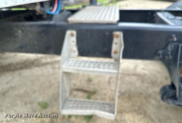 image for item EB2697 2005 International 9400I semi truck