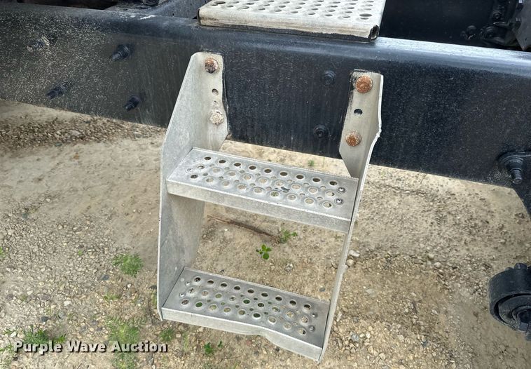 image for item EB2697 2005 International 9400I semi truck