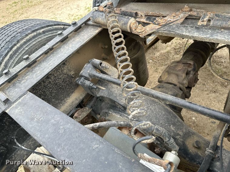 image for item EB2697 2005 International 9400I semi truck