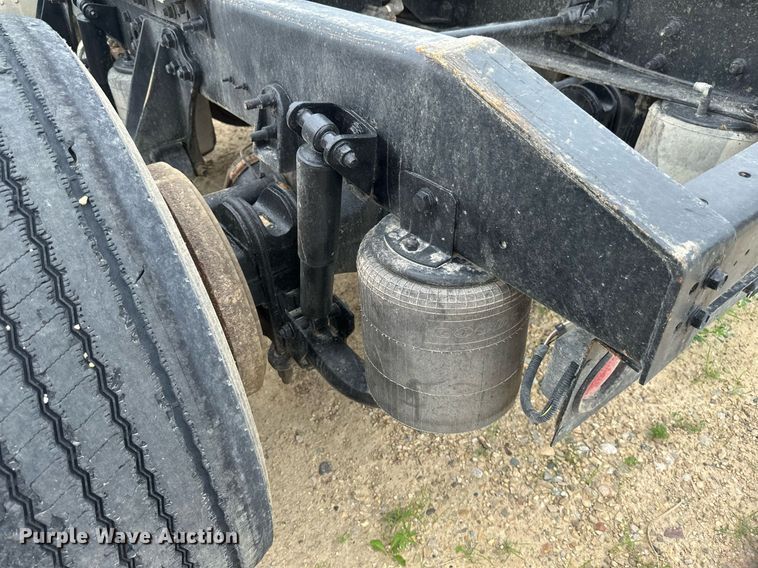 image for item EB2697 2005 International 9400I semi truck