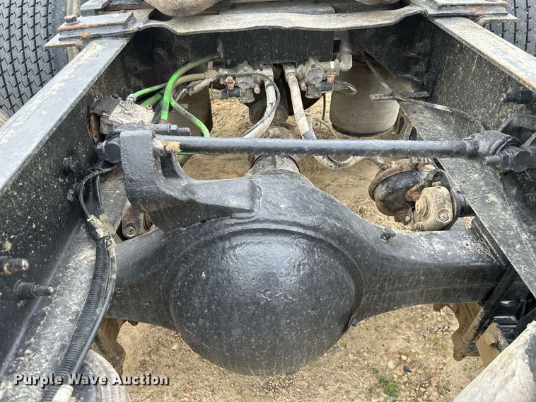 image for item EB2697 2005 International 9400I semi truck