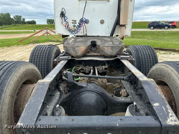 image for item EB2697 2005 International 9400I semi truck