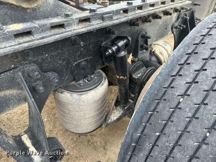 image for item EB2697 2005 International 9400I semi truck