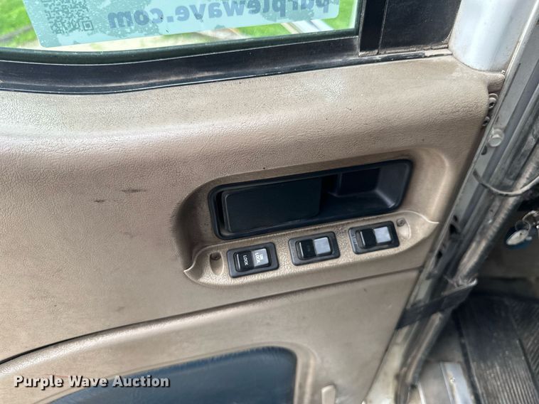 image for item EB2697 2005 International 9400I semi truck