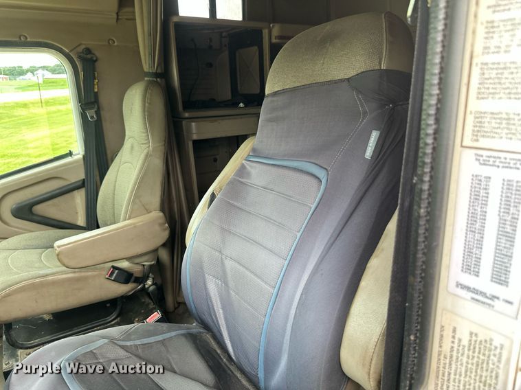 image for item EB2697 2005 International 9400I semi truck