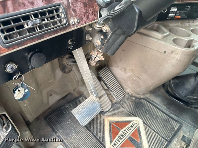 image for item EB2697 2005 International 9400I semi truck