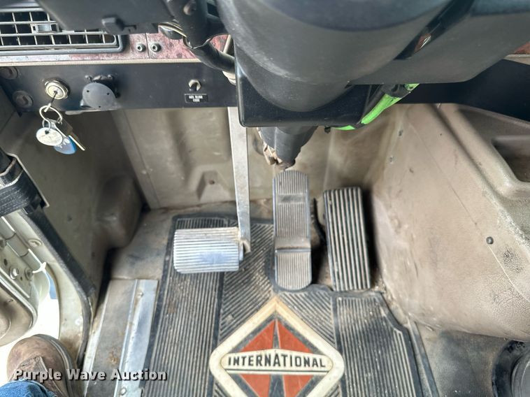 image for item EB2697 2005 International 9400I semi truck