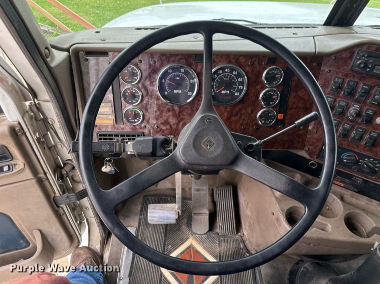 image for item EB2697 2005 International 9400I semi truck