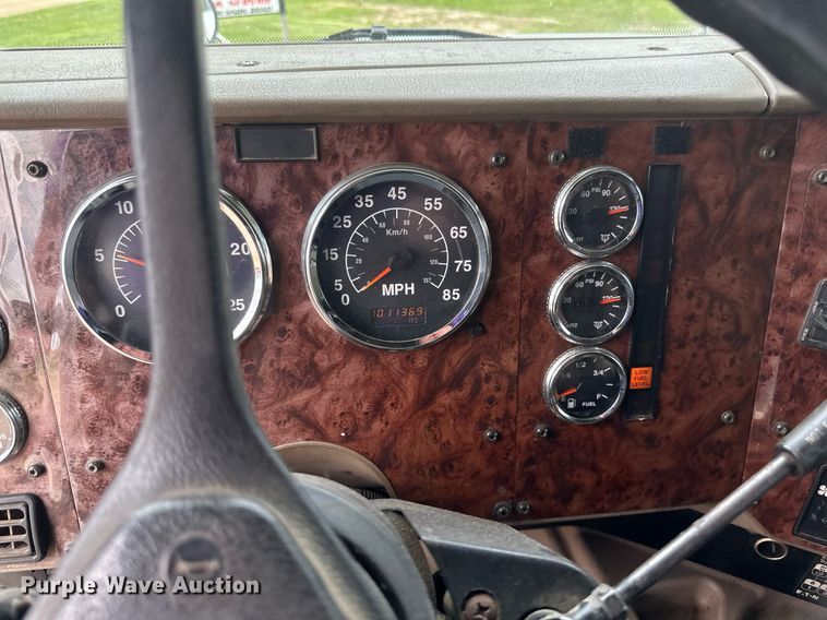 image for item EB2697 2005 International 9400I semi truck