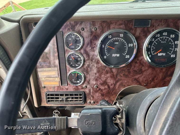 image for item EB2697 2005 International 9400I semi truck