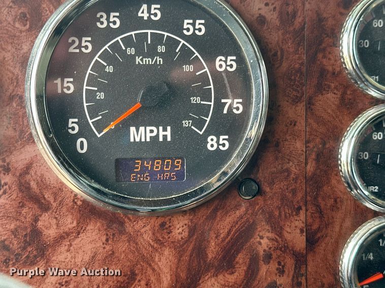 image for item EB2697 2005 International 9400I semi truck