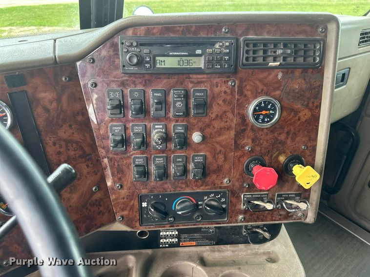 image for item EB2697 2005 International 9400I semi truck