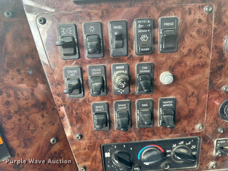 image for item EB2697 2005 International 9400I semi truck