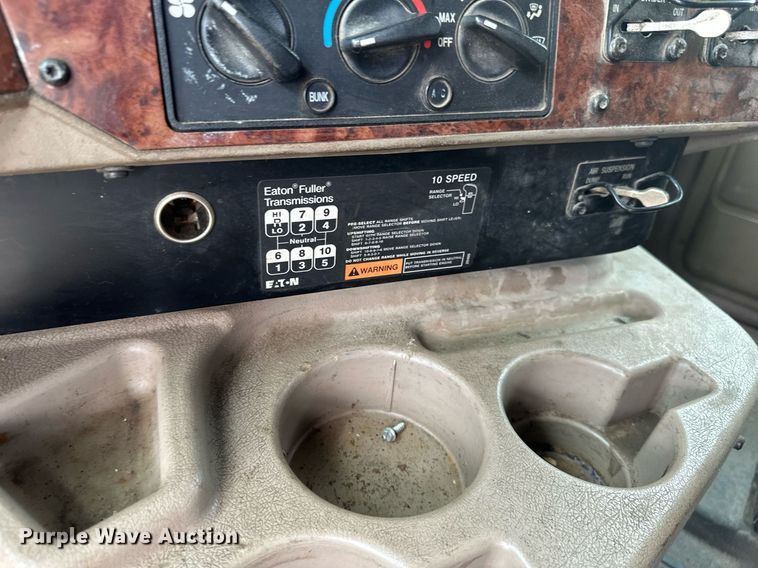 image for item EB2697 2005 International 9400I semi truck