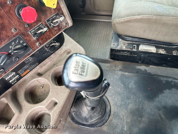 image for item EB2697 2005 International 9400I semi truck