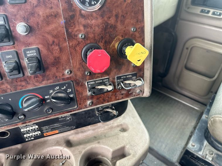 image for item EB2697 2005 International 9400I semi truck